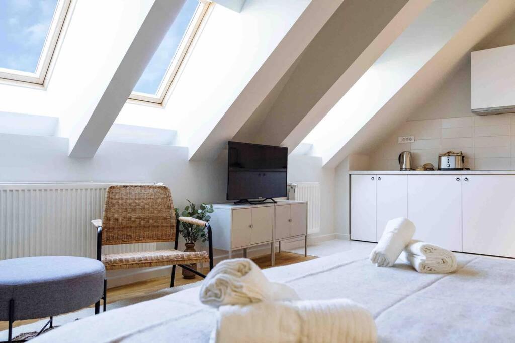 Apartment Vivando - Stylish Studio C + Parking
