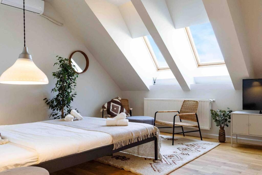 Apartment Vivando - Stylish Studio C + Parking Bucharest