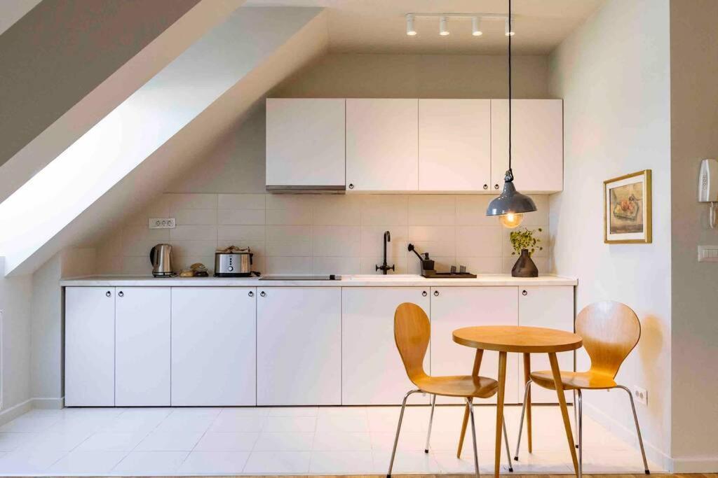 Vivando - Stylish Studio C + Parking Apartment Bucharest