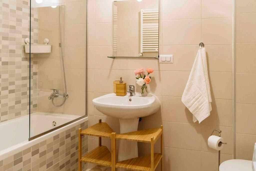 Apartment Vivando - Stylish Studio C + Parking Bucharest