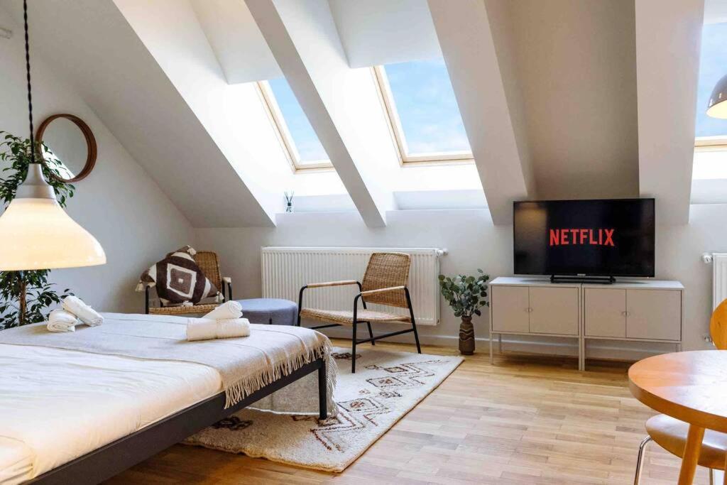 Vivando - Stylish Studio C + Parking Apartment Bucharest