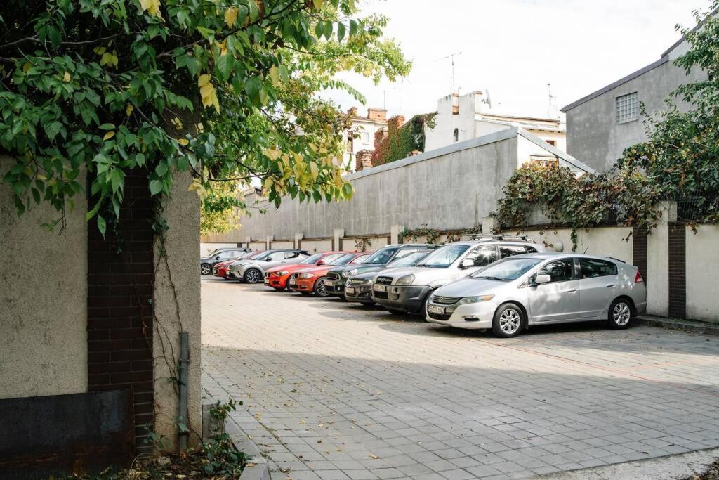 Vivando - Stylish Studio C + Parking Apartment